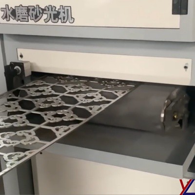 Automatic flat surface water sanding machine with conveyor belt and double sanding belt.